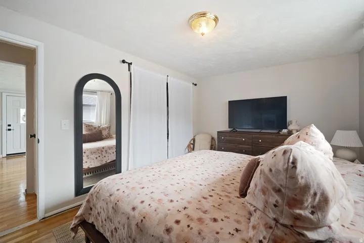 White interior walls and ceiling