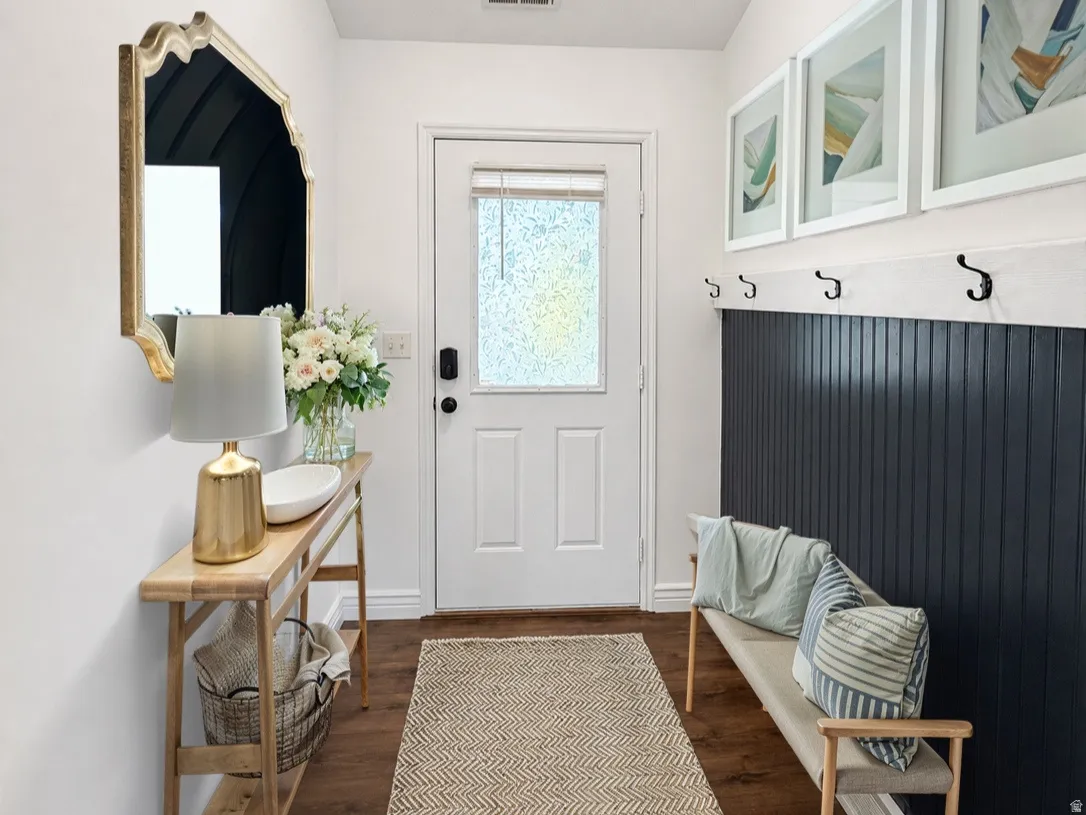 Virtually Staged Image: This image has been digitally enhanced with AI-generated furniture and décor to illustrate potential use of the space. The property is currently vacant