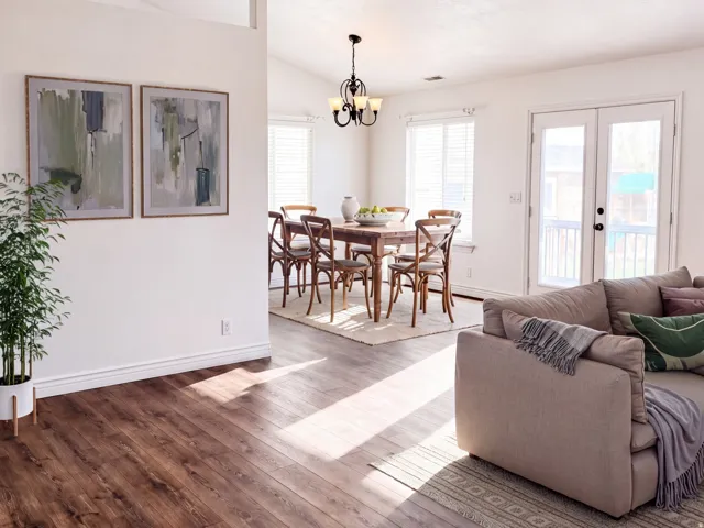 Virtually Staged Image: This image has been digitally enhanced with AI-generated furniture and décor to illustrate potential use of the space. The property is currently vacant
