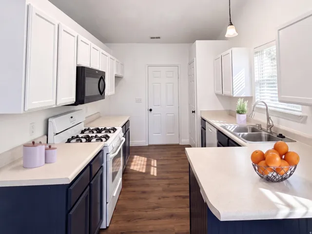 Virtually Staged Image: This image has been digitally enhanced with AI-generated furniture and décor to illustrate potential use of the space. The property is currently vacant