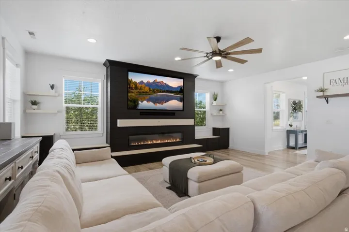 2189 N 1000 W, West Bountiful, Utah 84087