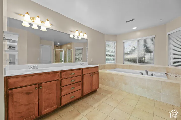 Primary Bathroom with Double Sinks & Garden Tub