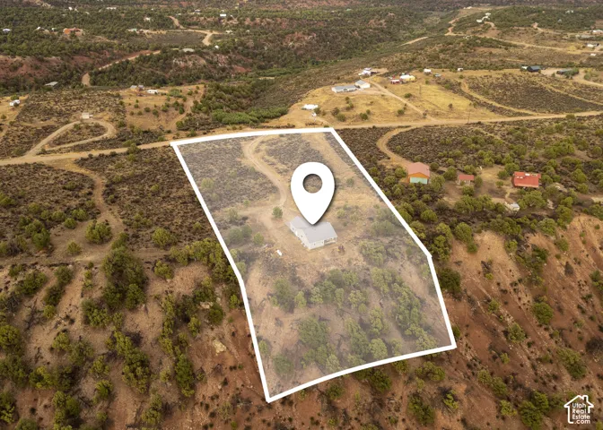 Approximate lot line, buyer to verify.