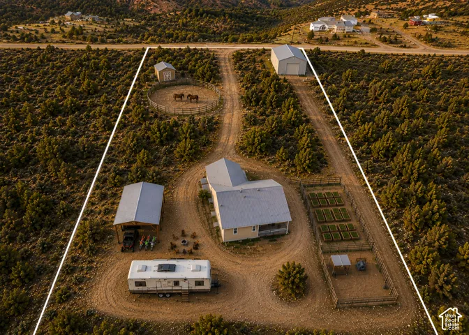 AI GENERATED PROPERTY IDEAS - 5 acres is enough room for a shop, garden space, animals....endless options!