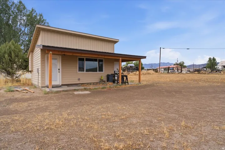 Out building/workshop - has AC-Heat-electricity