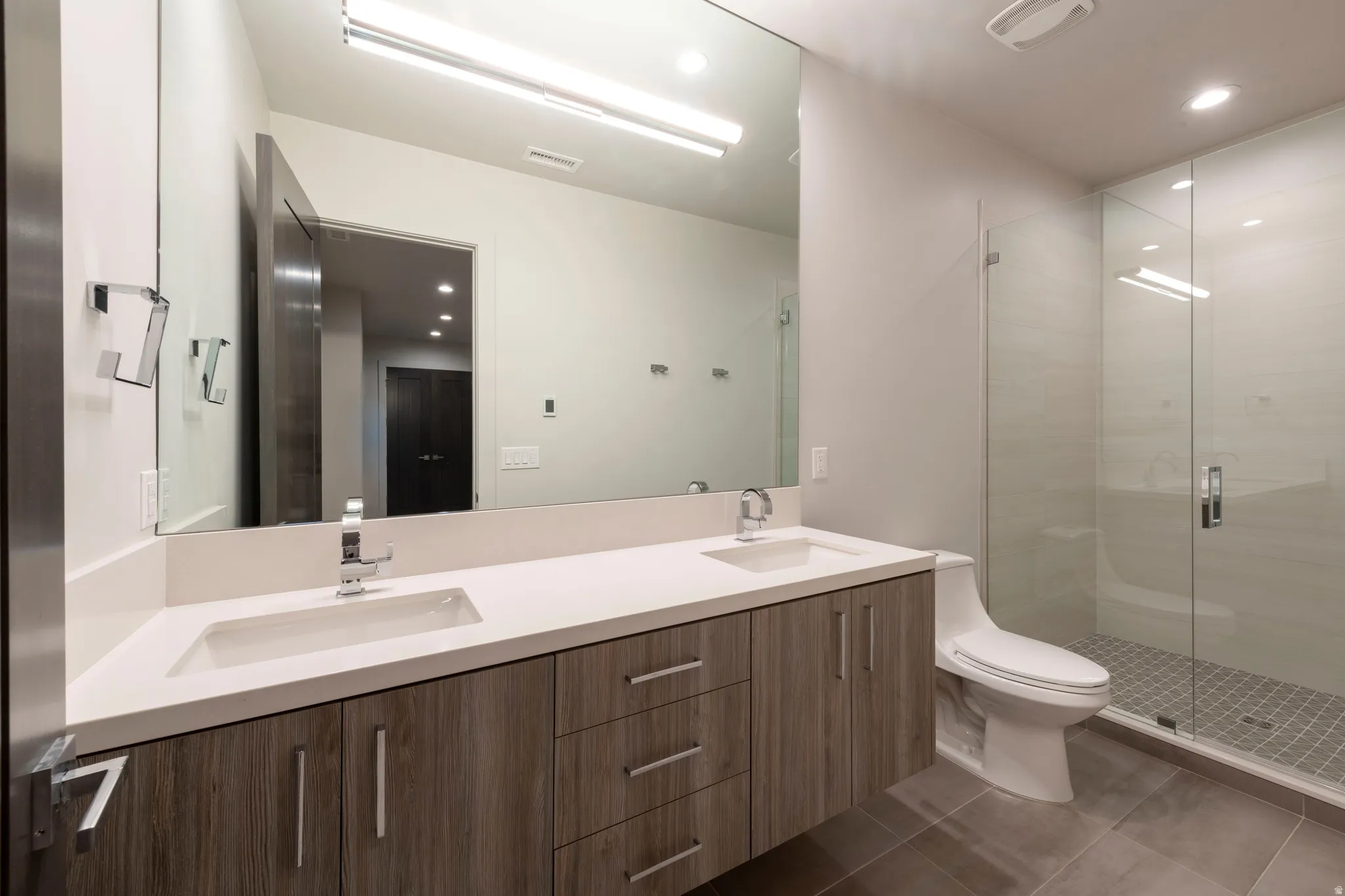 Dual vanity with integrated sinks and a stone countertop