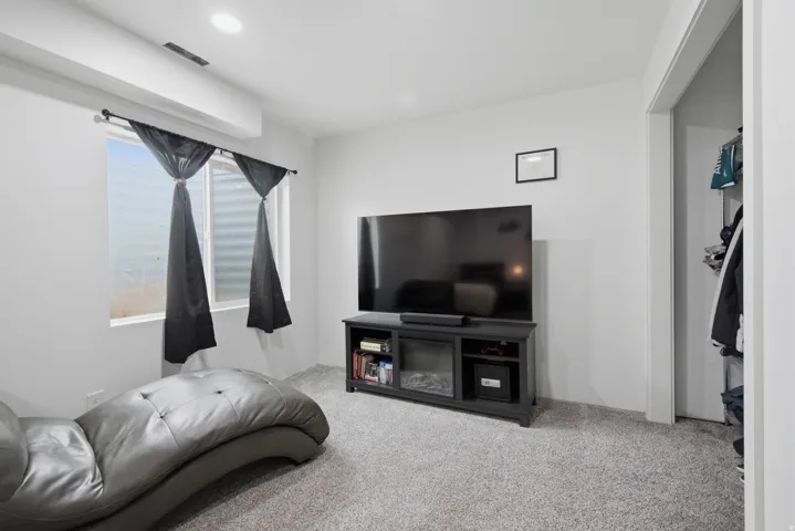 Carpeted flooring, recessed lighting, and a white wall finish