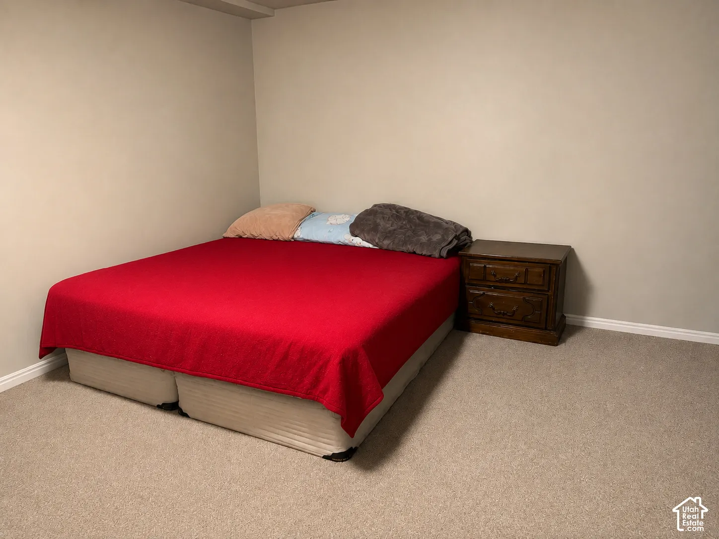 Neutral-toned walls complement the light-colored carpeting