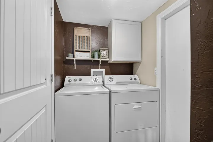 White upper cabinetry