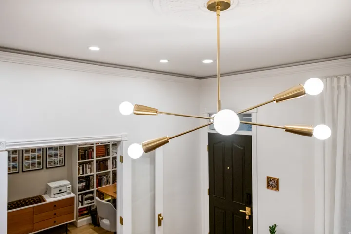 Recessed lighting with a decorative ceiling medallion