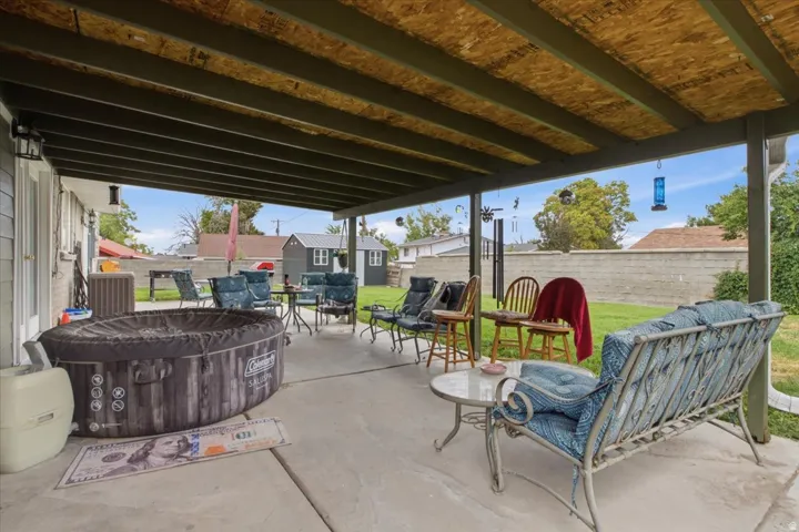 Covered patio with concrete flooring