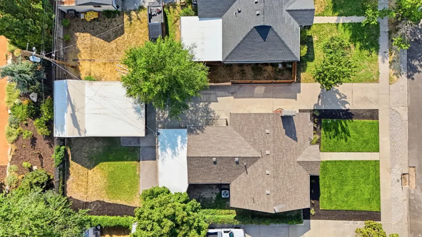 Roof with dark shingles