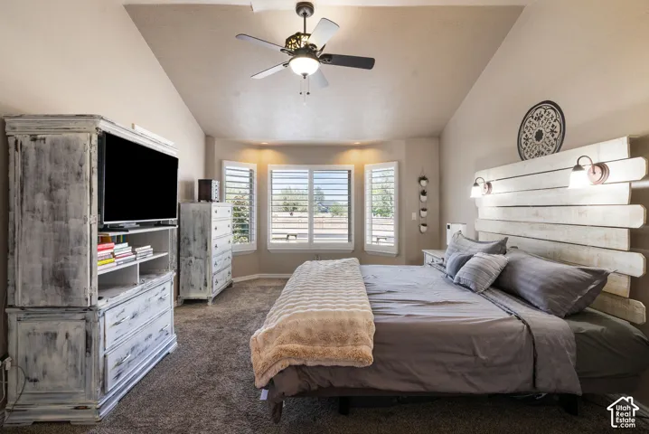 Tray ceiling with a ceiling fan and integrated lighting