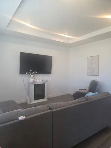 Tray ceiling with recessed lighting