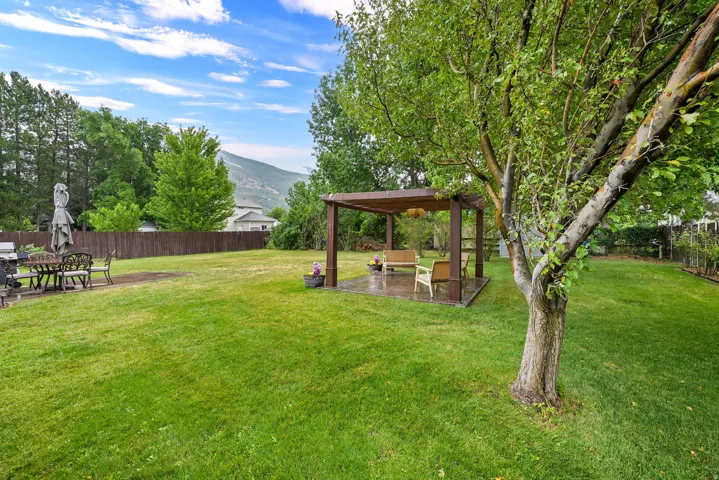 2425 E. View Drive, South Weber, UTSecluded, Peaceful, Gorgeous Rear Yard!