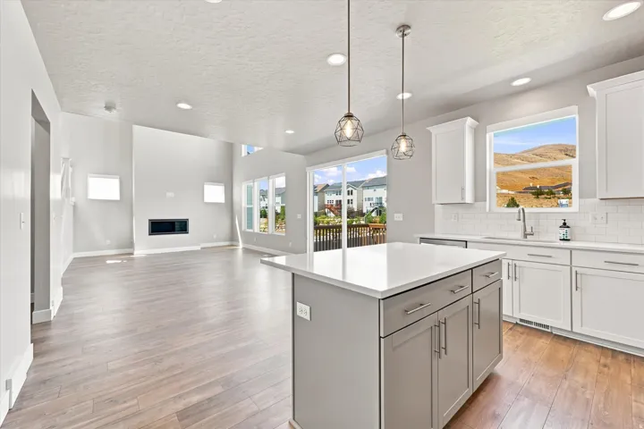 2050 W Marble Fox Cir, Lehi, Utah 84048