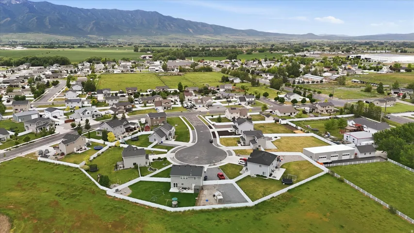 Residential neighborhood featuring a cul-de-sac, paved streets, and a mix of single-family homes with private yards