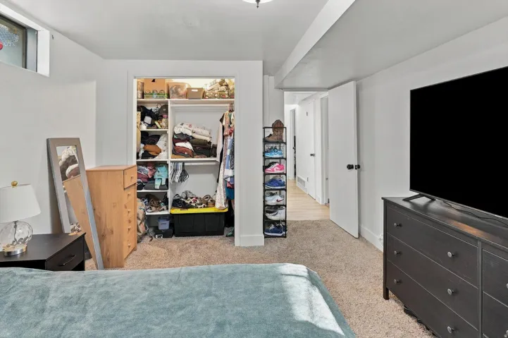 Recessed closet with integrated shelving