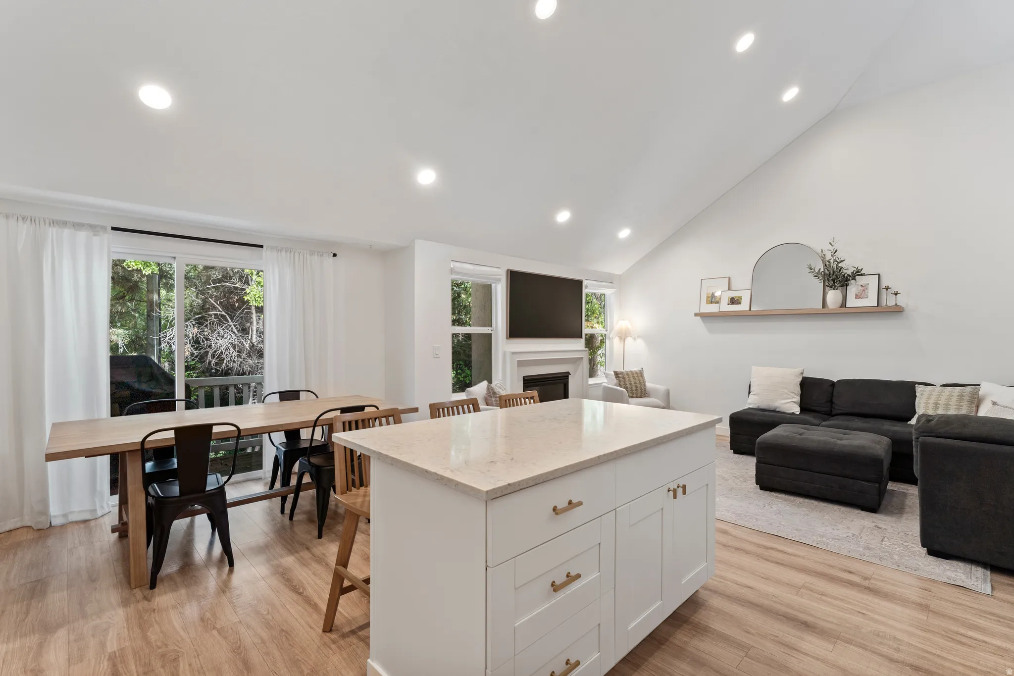 Kitchen / Dining Area