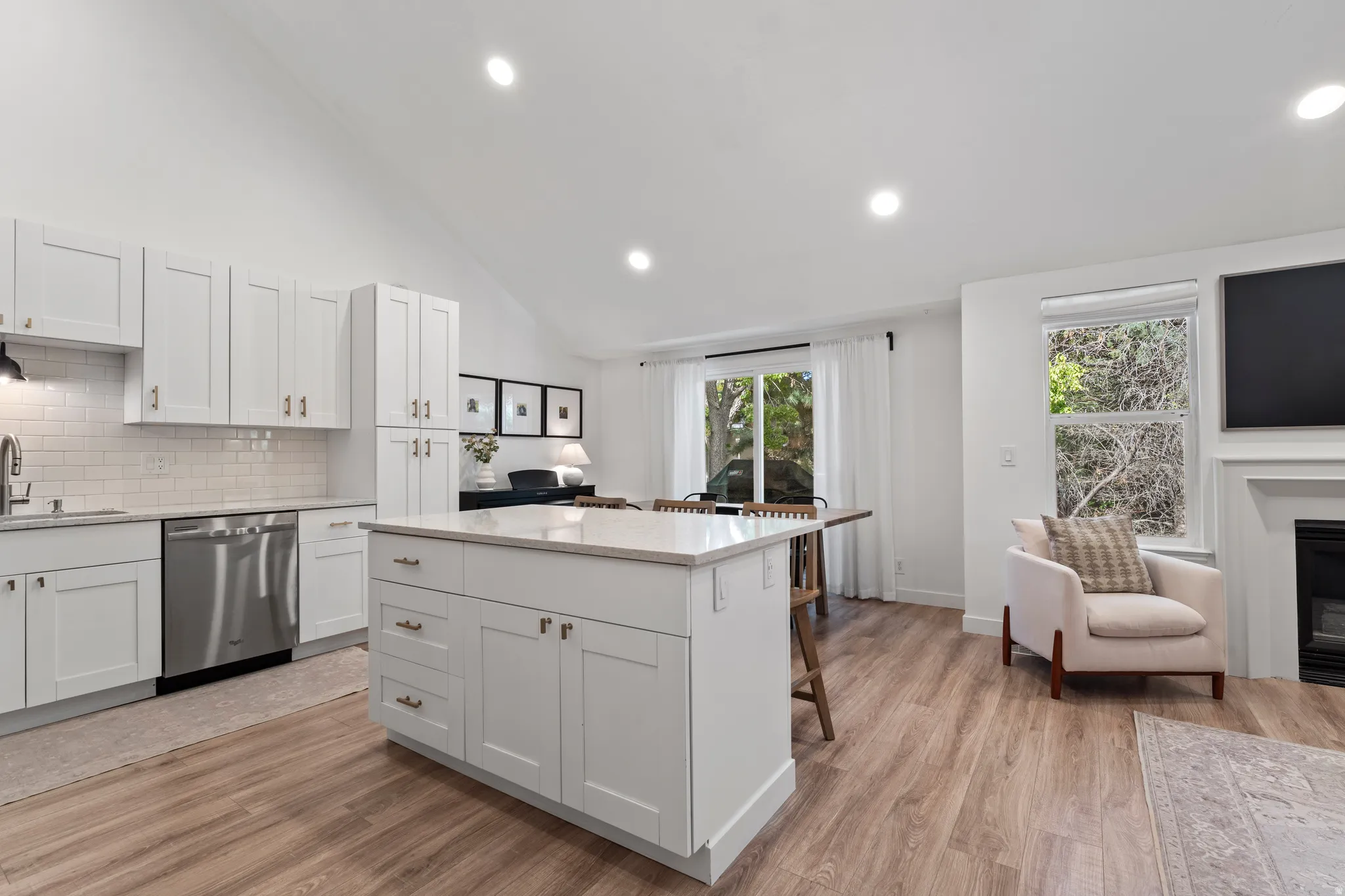 Kitchen with Island & Seating