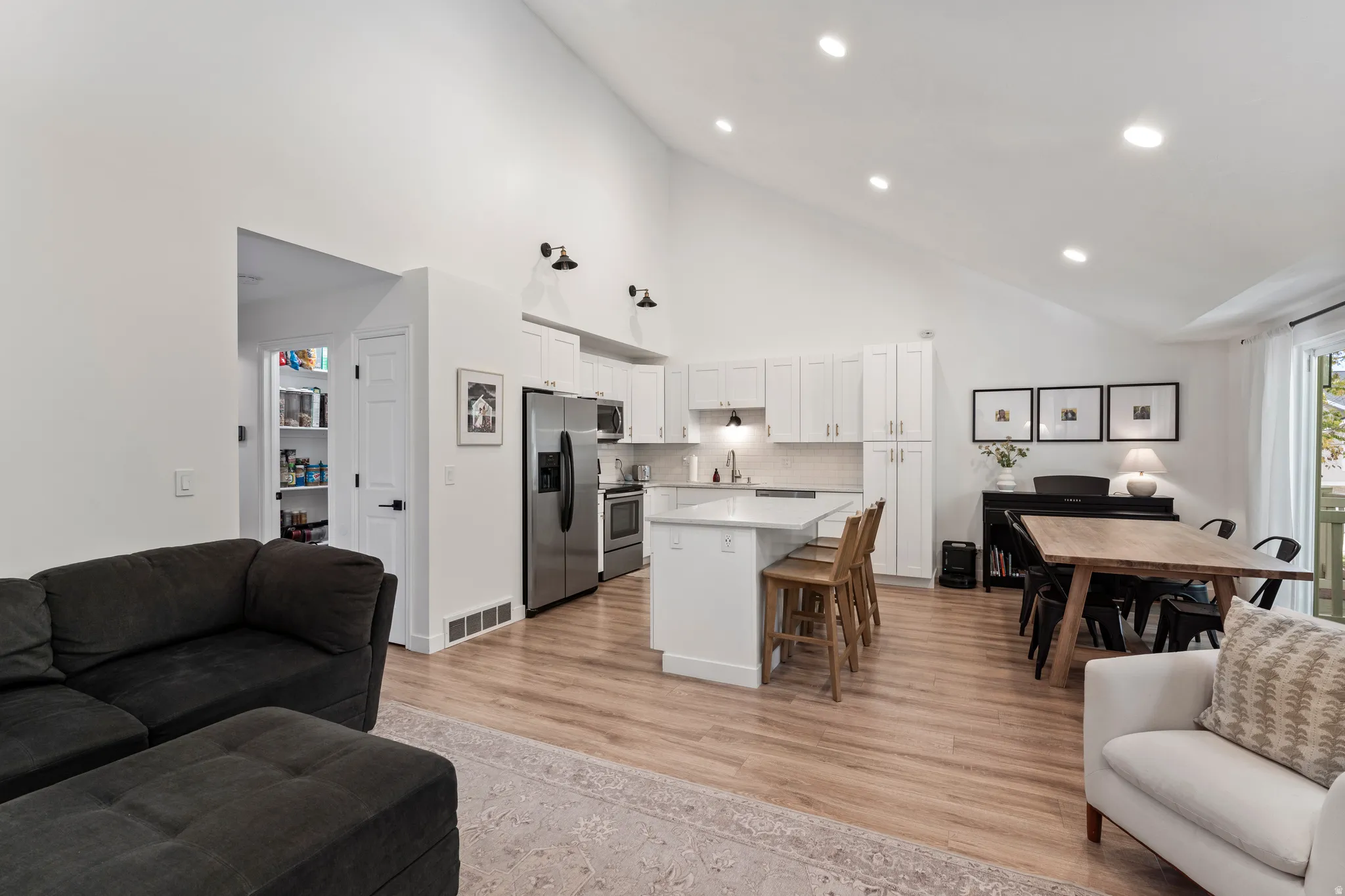 Living Room / Kitchen