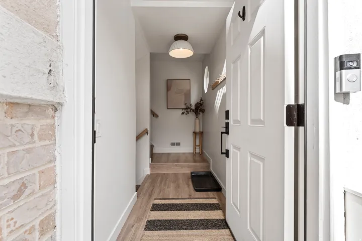 Entry / Foyer