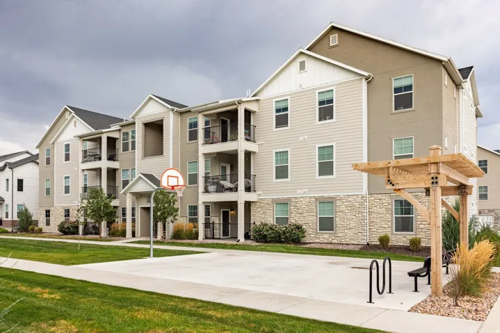3665 W 1380 N #102, Saratoga Springs, Utah 84043