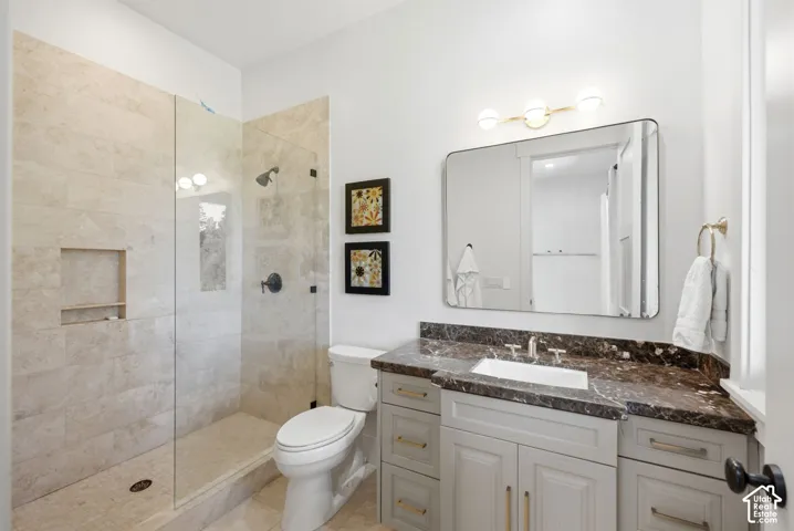 Tiled shower with glass enclosure and built-in niche