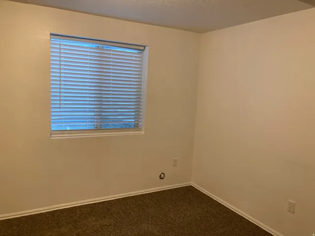 Neutral wall finishes