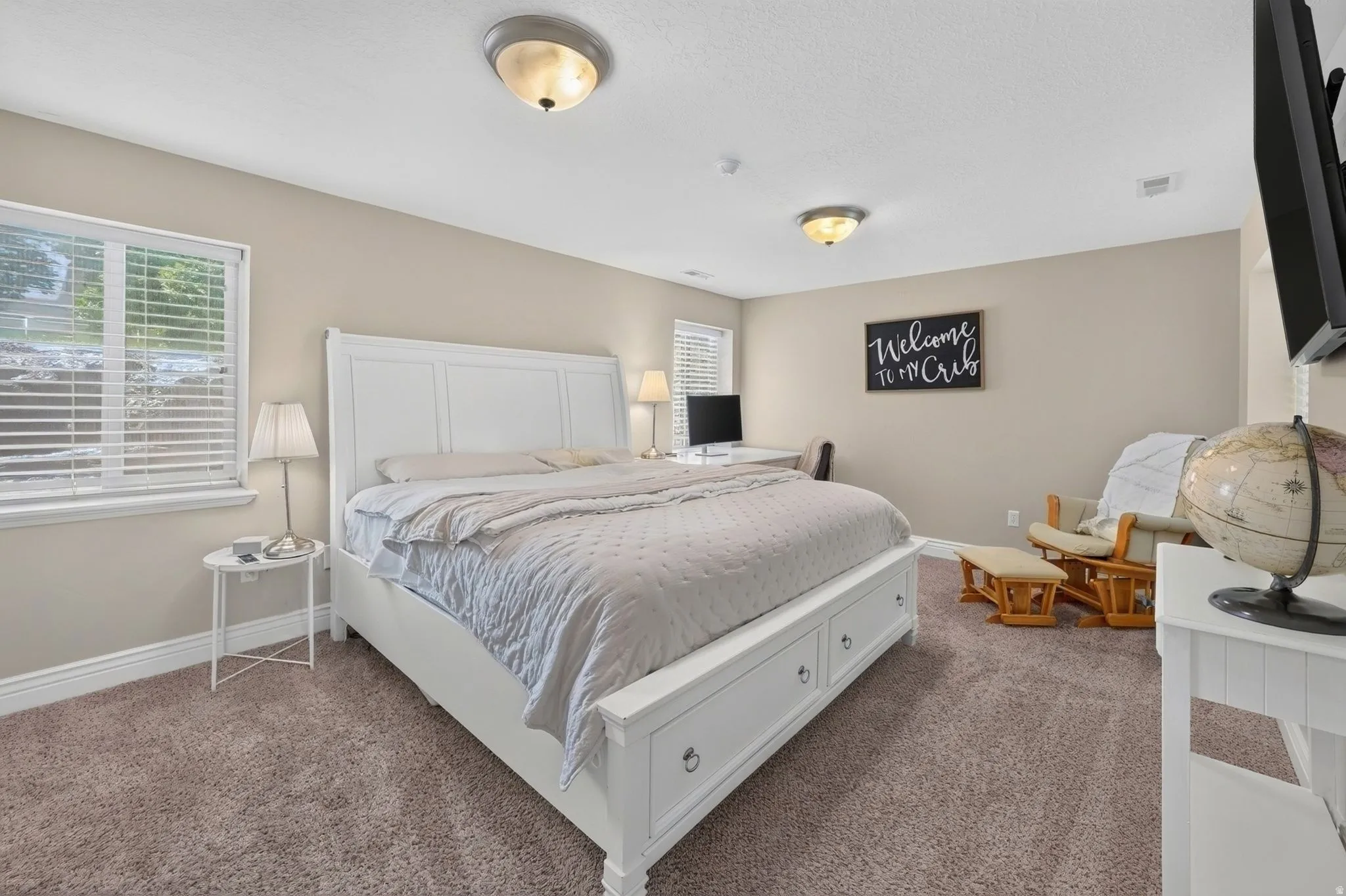 Recessed lighting, neutral wall tones, window with horizontal blinds, and carpeted flooring
