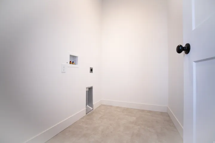Full-size laundry room with washer/dryer hookups.