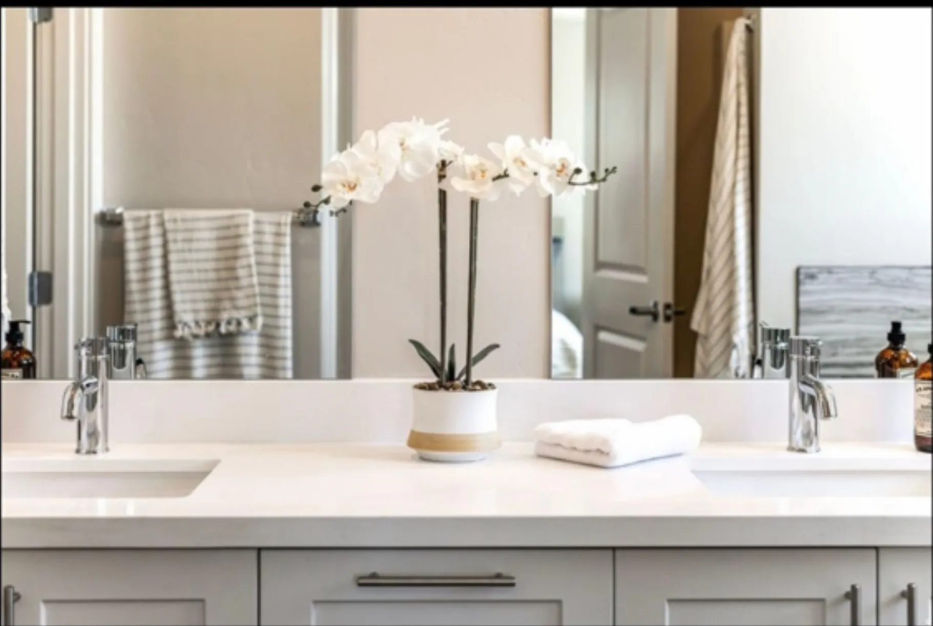 Dual vanity with undermount sinks and chrome faucets
