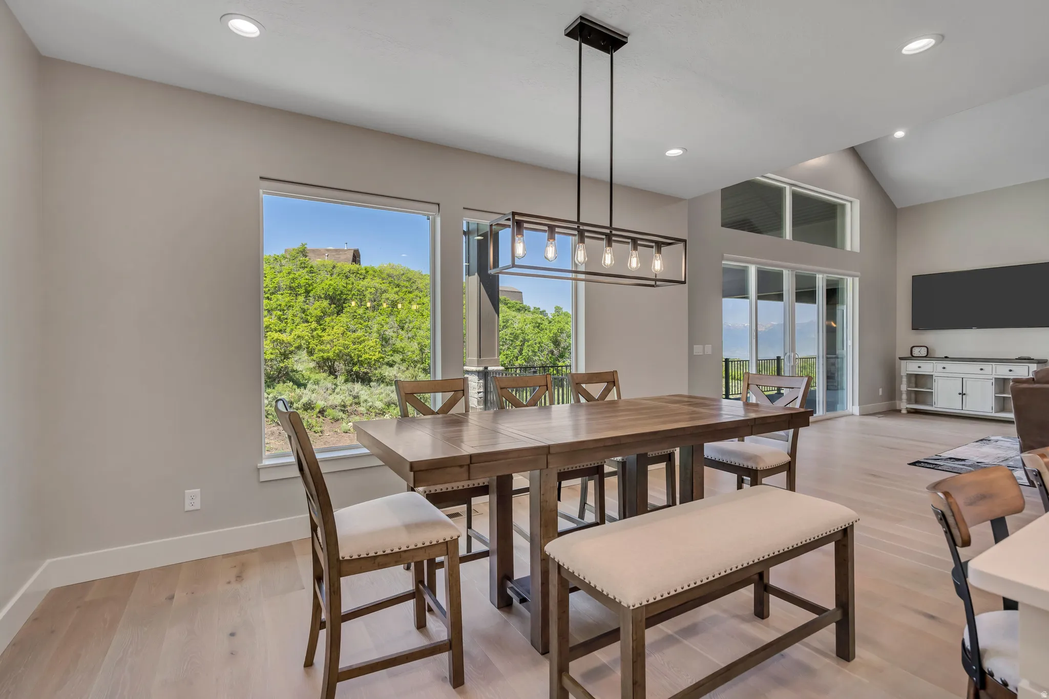 Vaulted ceilings with recessed lighting