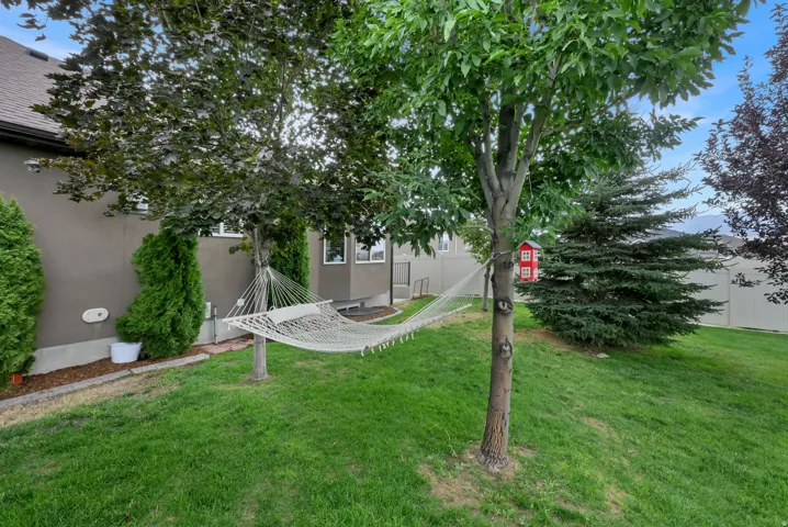 585 E Coach Ln, Grantsville, Utah 84029