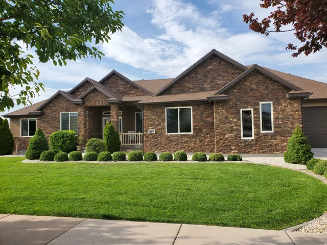 585 E Coach Ln, Grantsville, Utah 84029