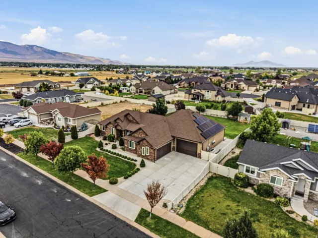 585 E Coach Ln, Grantsville, Utah 84029