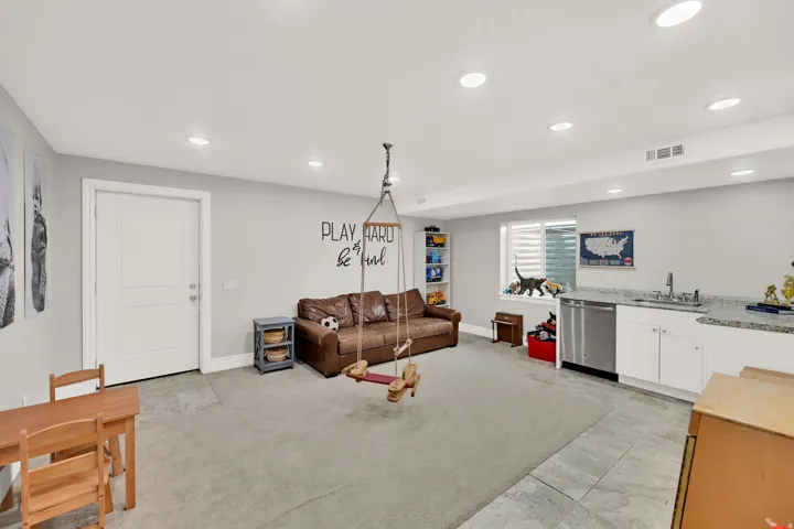 Flex Room w/Kitchenette & walk-up entrance