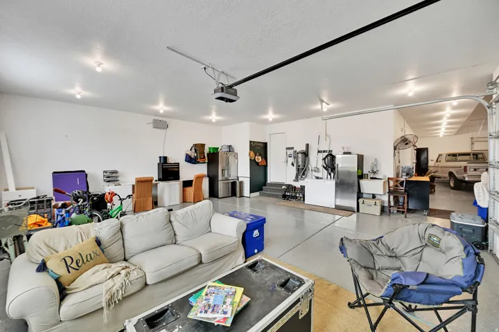 585 E Coach Ln, Grantsville, Utah 84029