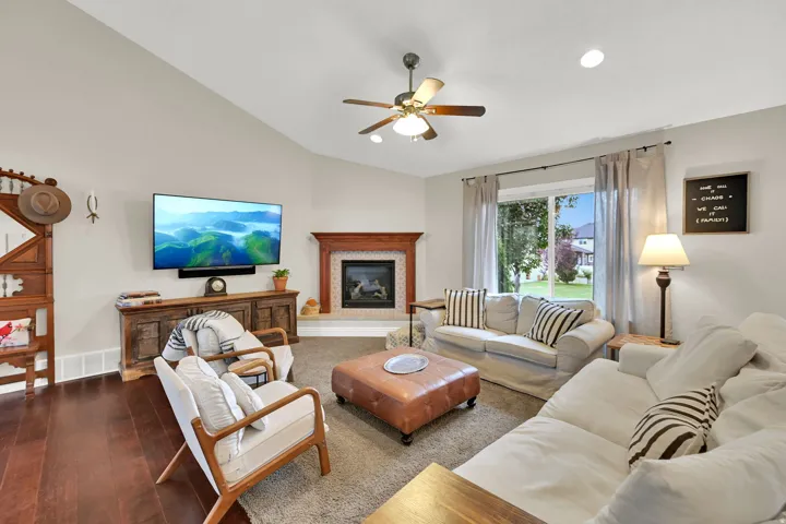Family Room w/Fireplace