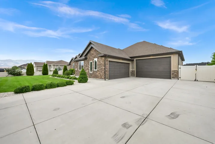 585 E Coach Ln, Grantsville, Utah 84029