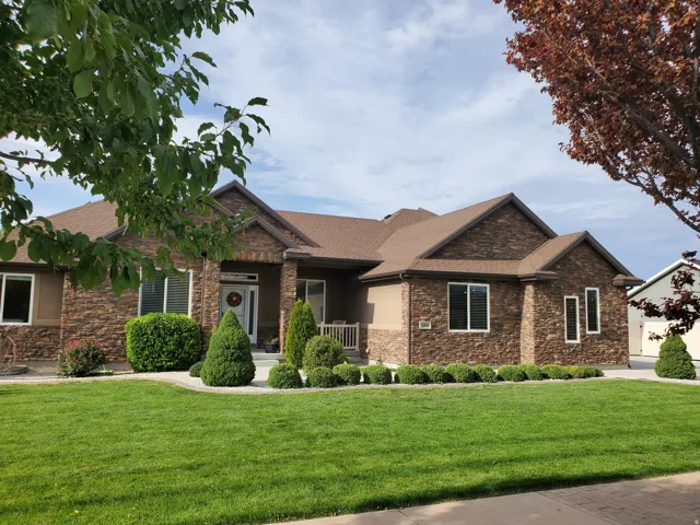 585 E Coach Ln, Grantsville, Utah 84029