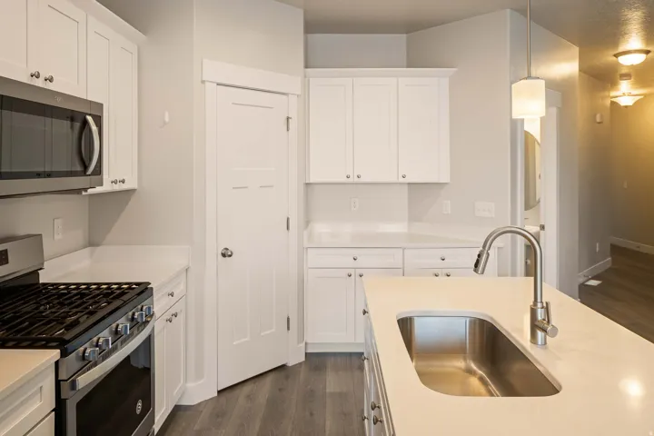 16056 S Bodmin Way, Bluffdale, Utah 84065