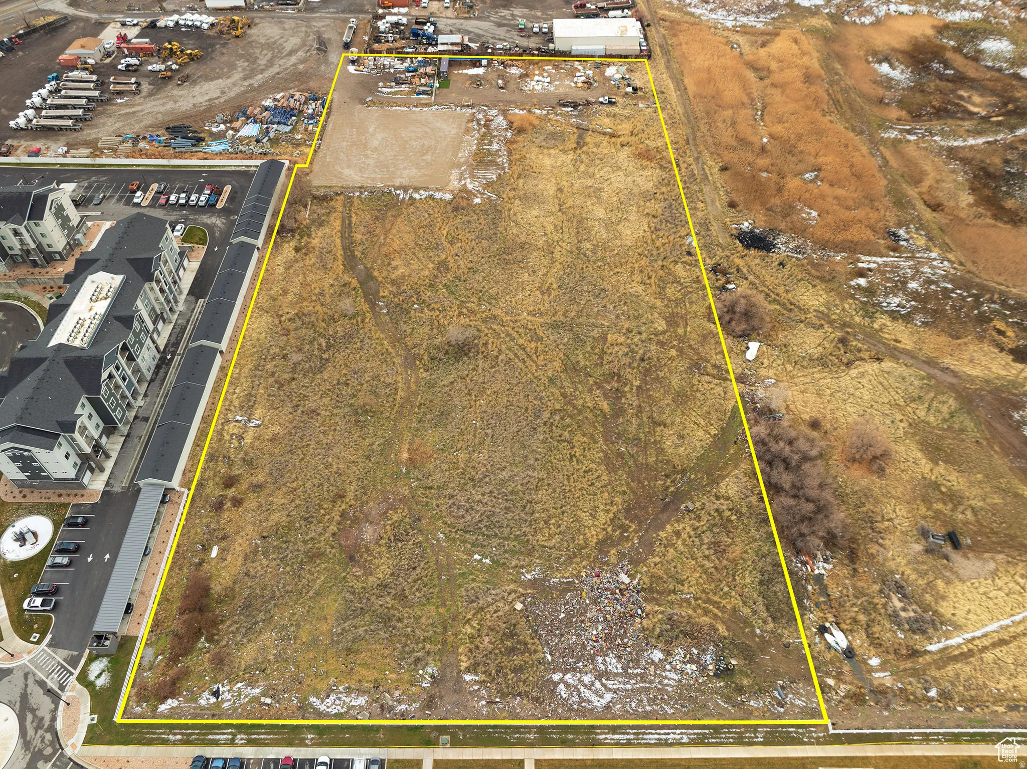 Expansive undeveloped land parcel featuring a clearly delineated perimeter