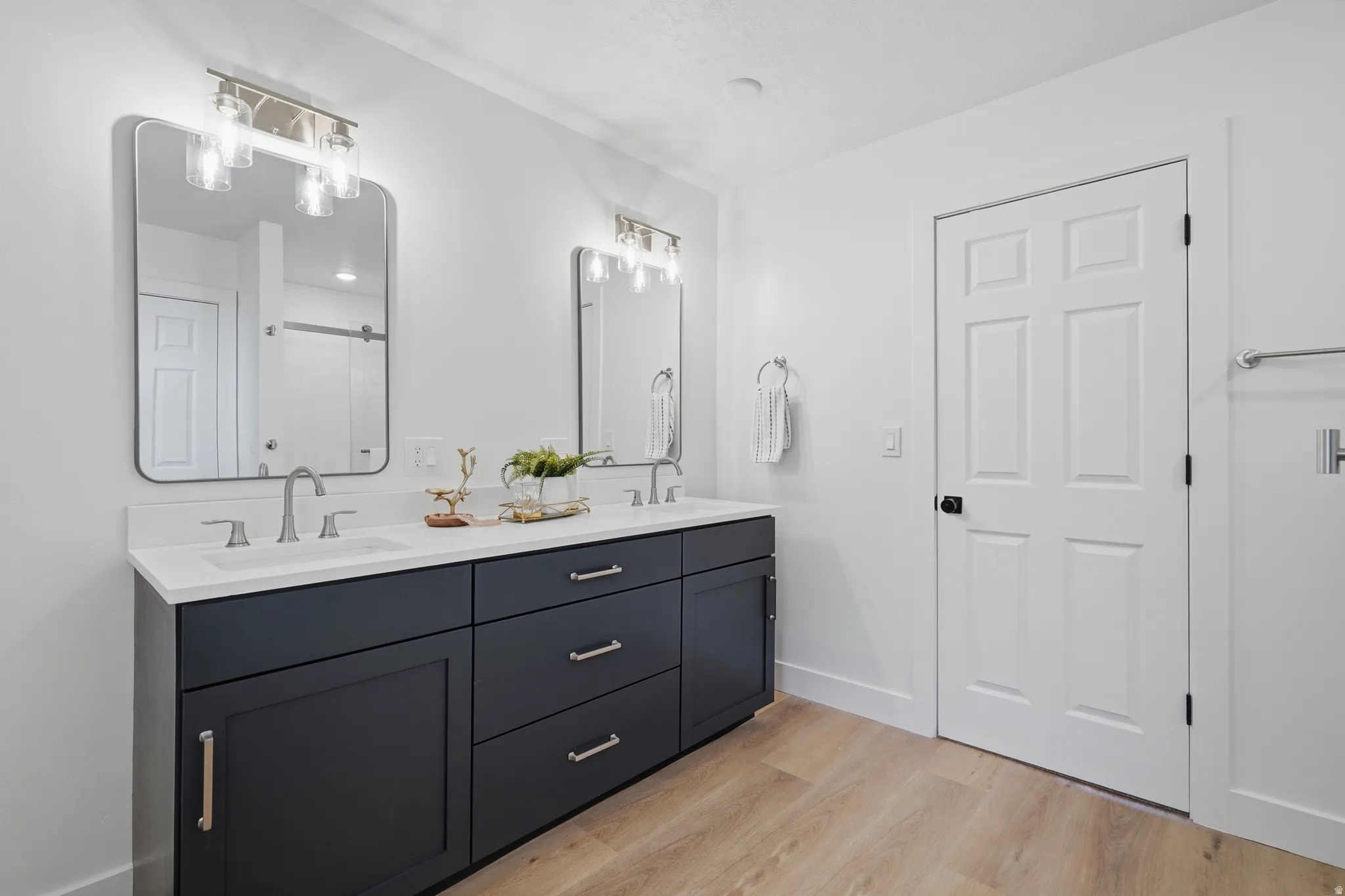 Primary bath with dual vanity