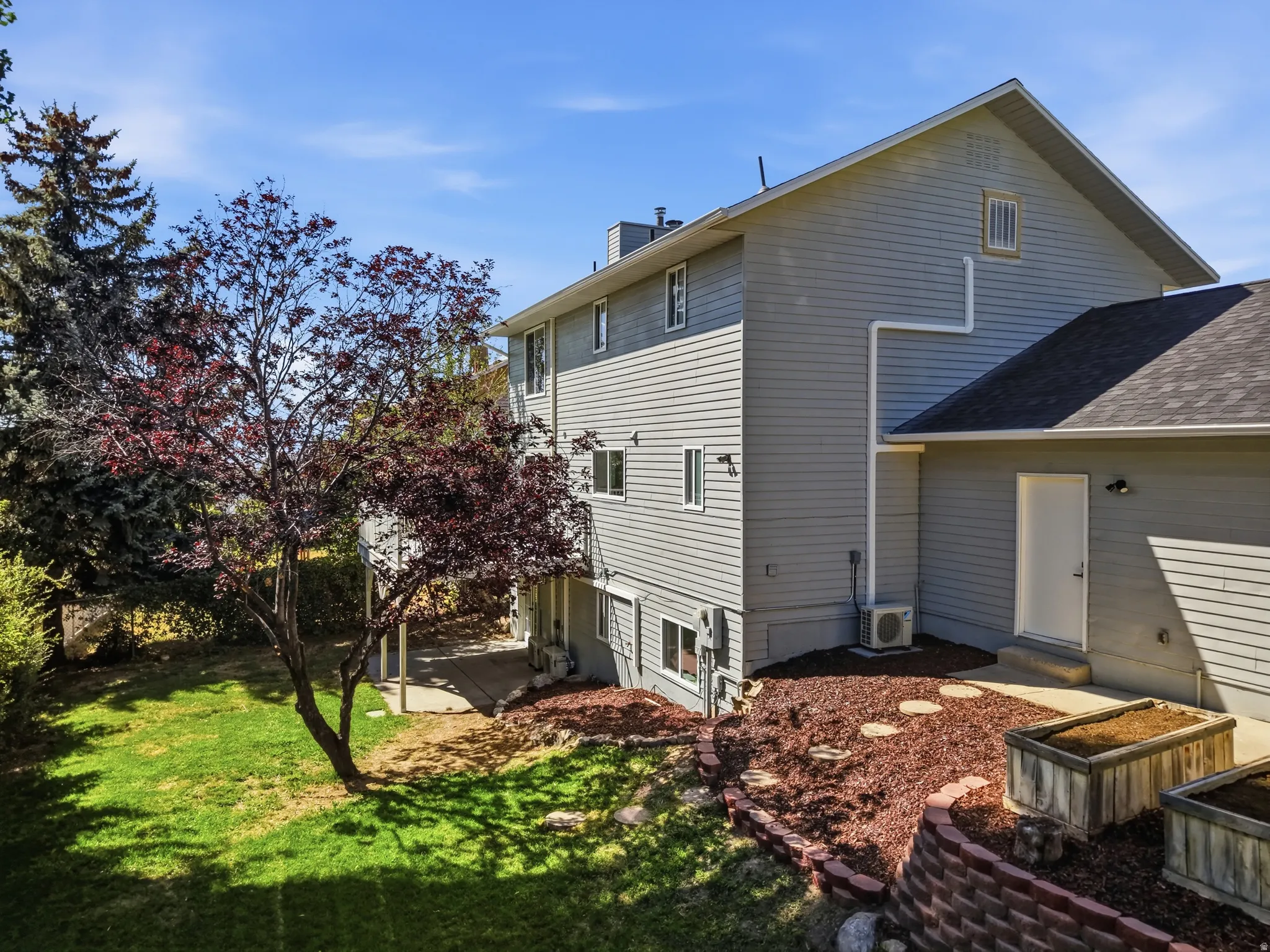 Exterior secluded back yard
