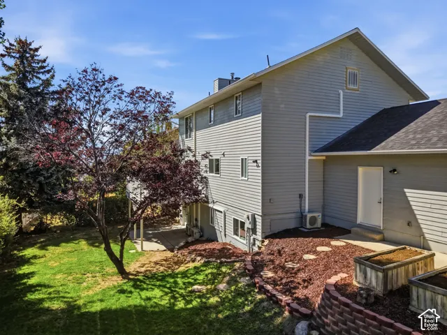 Exterior secluded back yard
