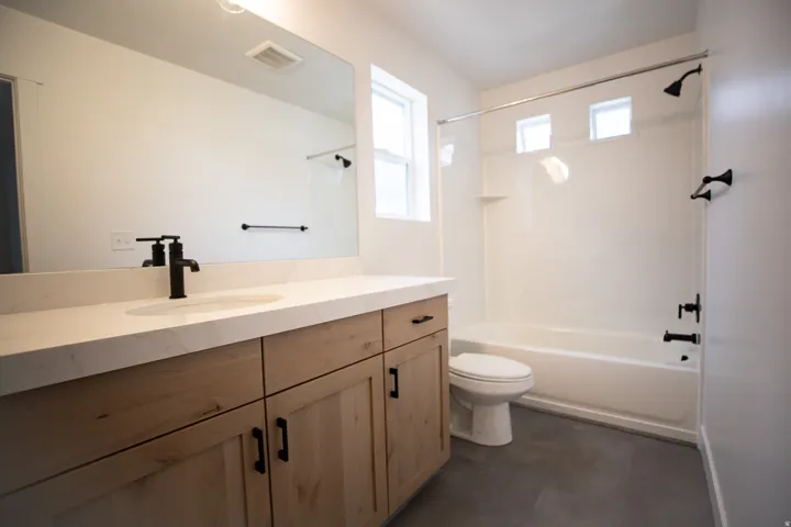 Upstairs full bathroom