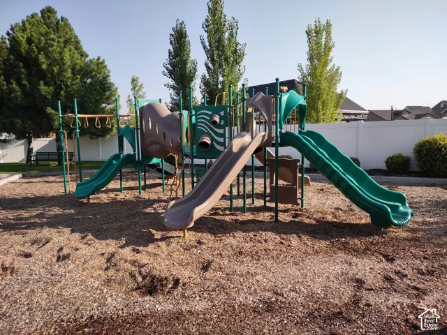 3411 W Blue Crane Dr, Clinton, Utah 84015