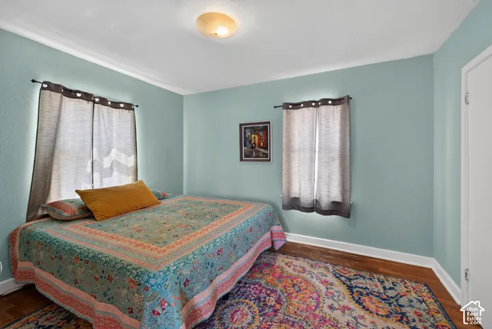 Recessed windows with natural light, wood-finish flooring, crown molding, and a flush mount ceiling light