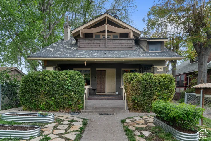 Craftsman-style exterior with a covered porch